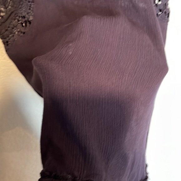 Crescent by Stitch Fix Navy sleeveless blouse with crocheted detail and buttons - Picture 3 of 6